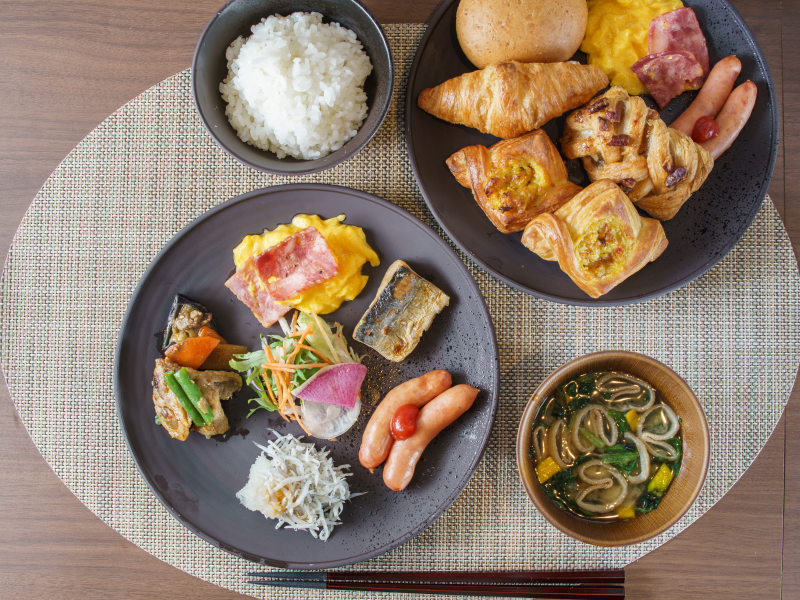 焼き立てパン朝食