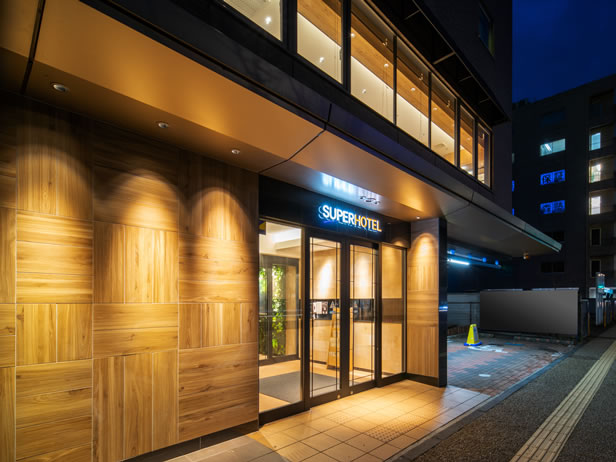 スーパーホテル新潟の弁天ICから車で10分の好立地、駐車場も完備