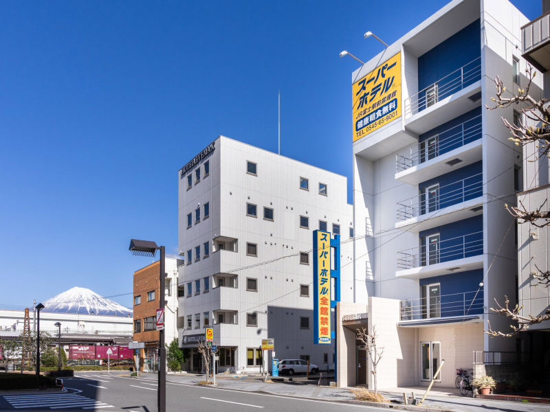 スーパーホテルＪＲ富士駅前禁煙館の富士川スマートICから車で14分の好立地、駐車場も完備