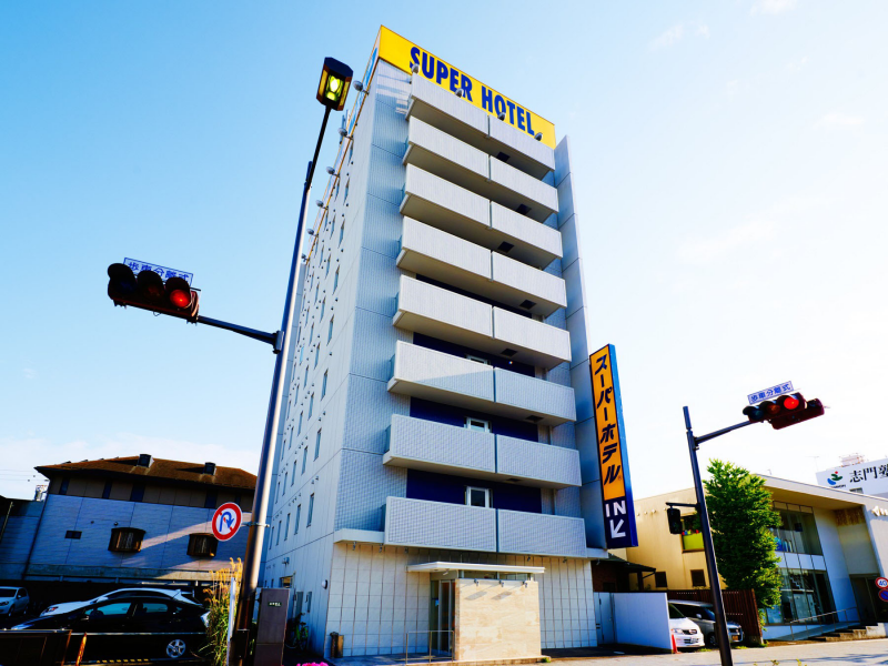 スーパーホテル大垣駅前の大垣西ICから車で9分の好立地、駐車場も完備