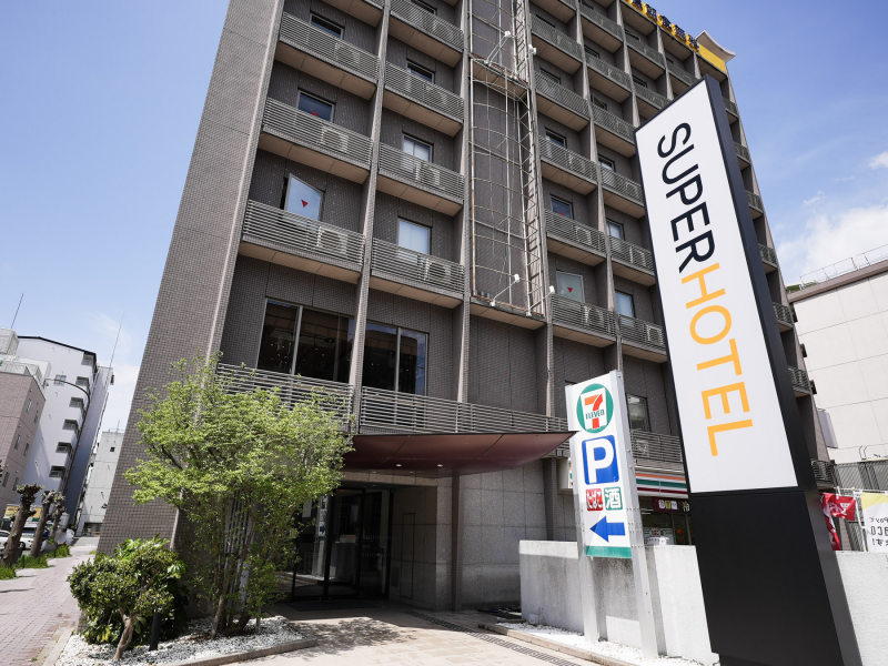 スーパーホテル奈良・新大宮駅前の近鉄線「新大宮駅」から目の前の好立地、駐車場も完備