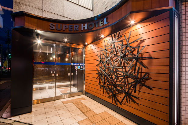 スーパーホテル青森の青森中央ICから車で12分の好立地、駐車場も完備