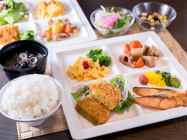 スーパーホテル出雲駅前の身体がよろこぶ朝食ビュッフェ