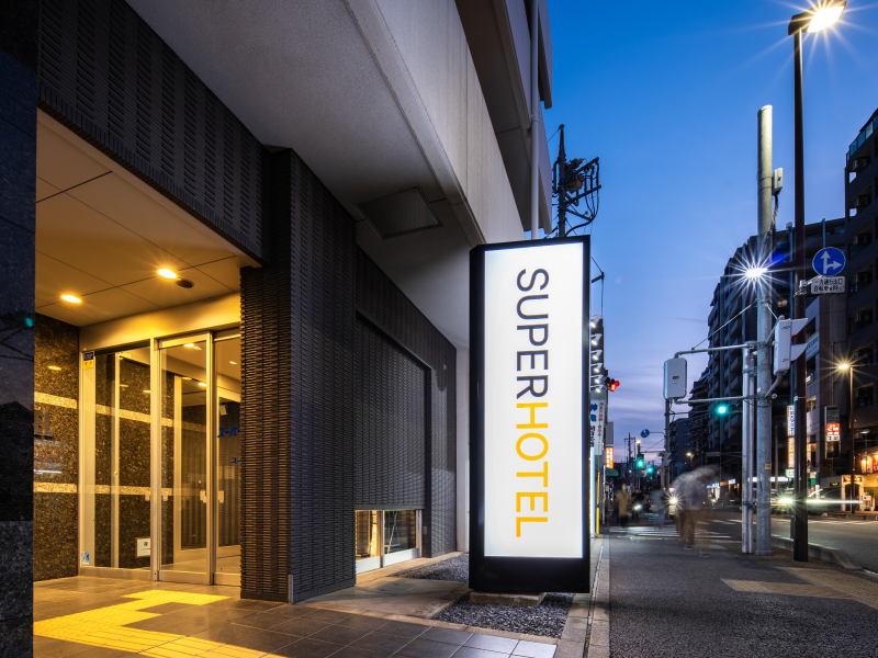 スーパーホテルさいたま・和光市駅前の和光ICから車で4分の好立地、駐車場も完備