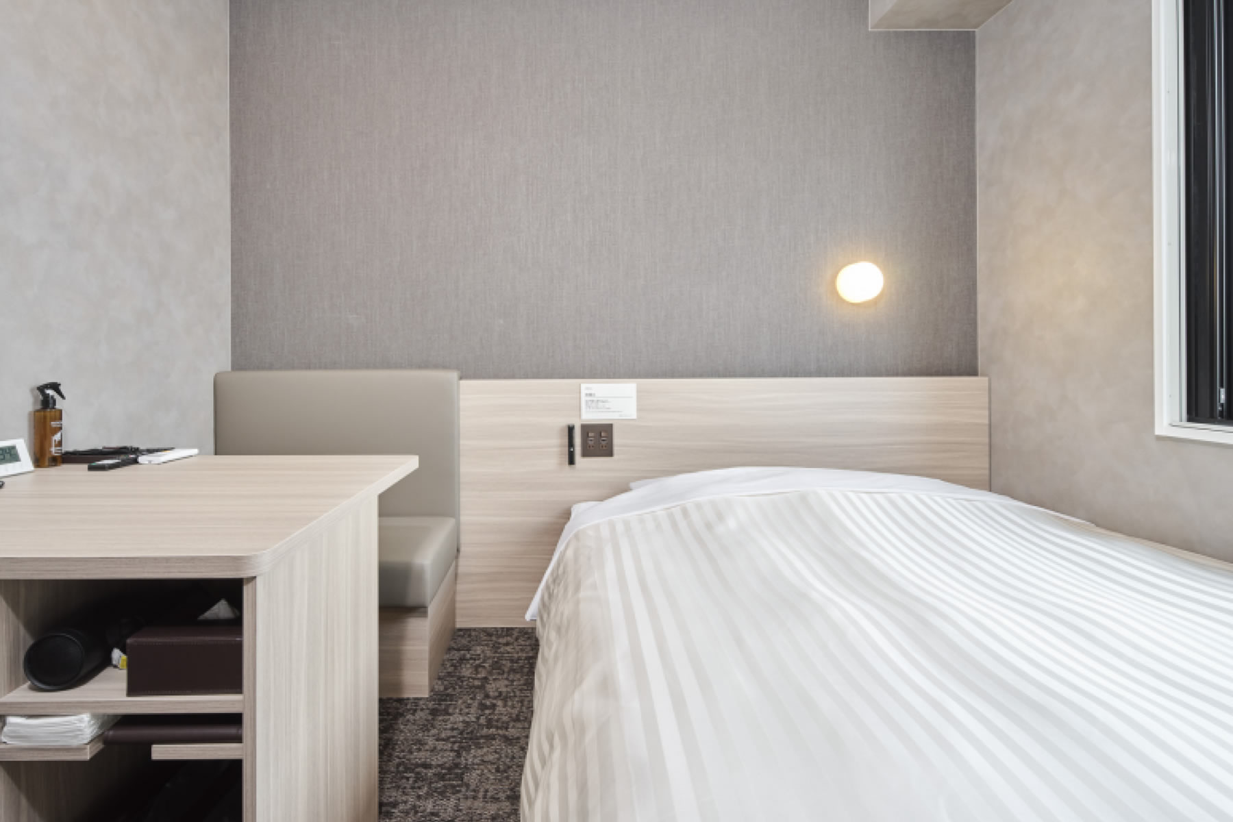スーパーホテル京都福知山天然温泉のぐっすり眠れる環境を追求した快適な客室